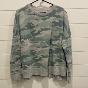 🔴 Time and Tru Camo Sweatshirt